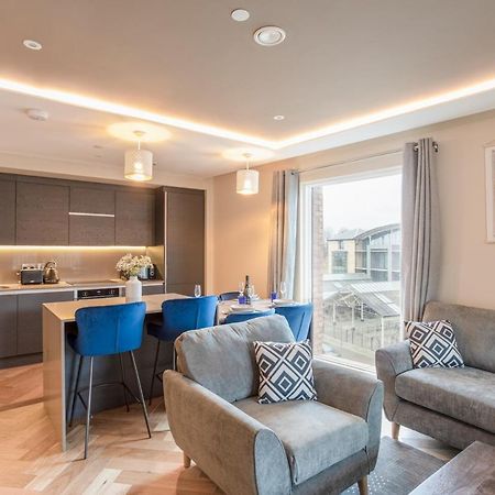 Luxury 2 Bedroom Apartment With Free Parking In The Heart Of ยอร์ค ภายนอก รูปภาพ