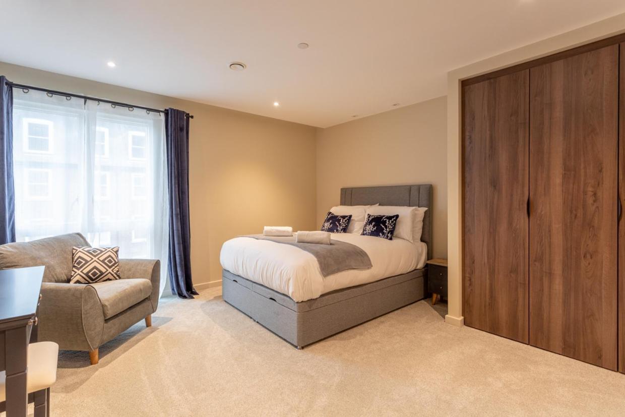 Luxury 2 Bedroom Apartment With Free Parking In The Heart Of ยอร์ค ภายนอก รูปภาพ