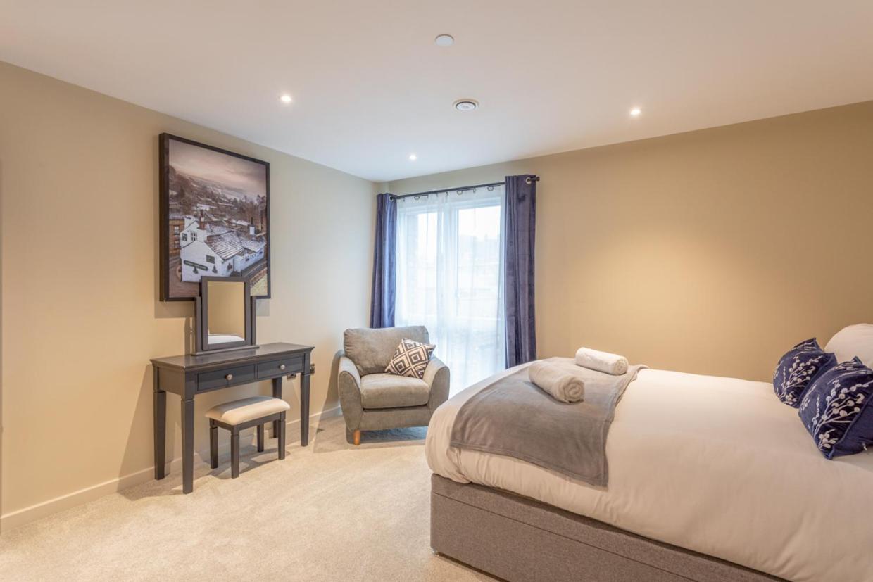 Luxury 2 Bedroom Apartment With Free Parking In The Heart Of ยอร์ค ภายนอก รูปภาพ