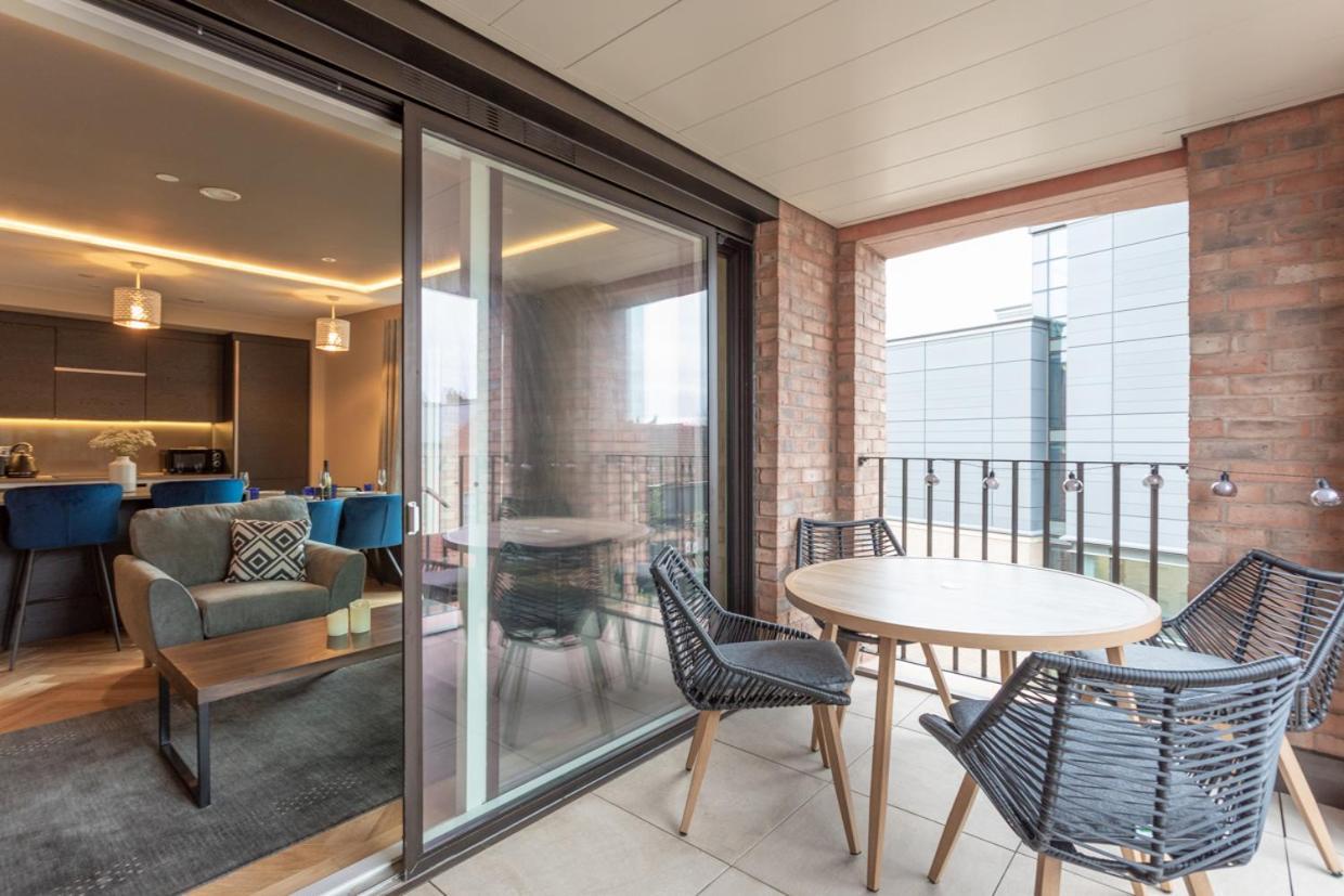 Luxury 2 Bedroom Apartment With Free Parking In The Heart Of ยอร์ค ภายนอก รูปภาพ