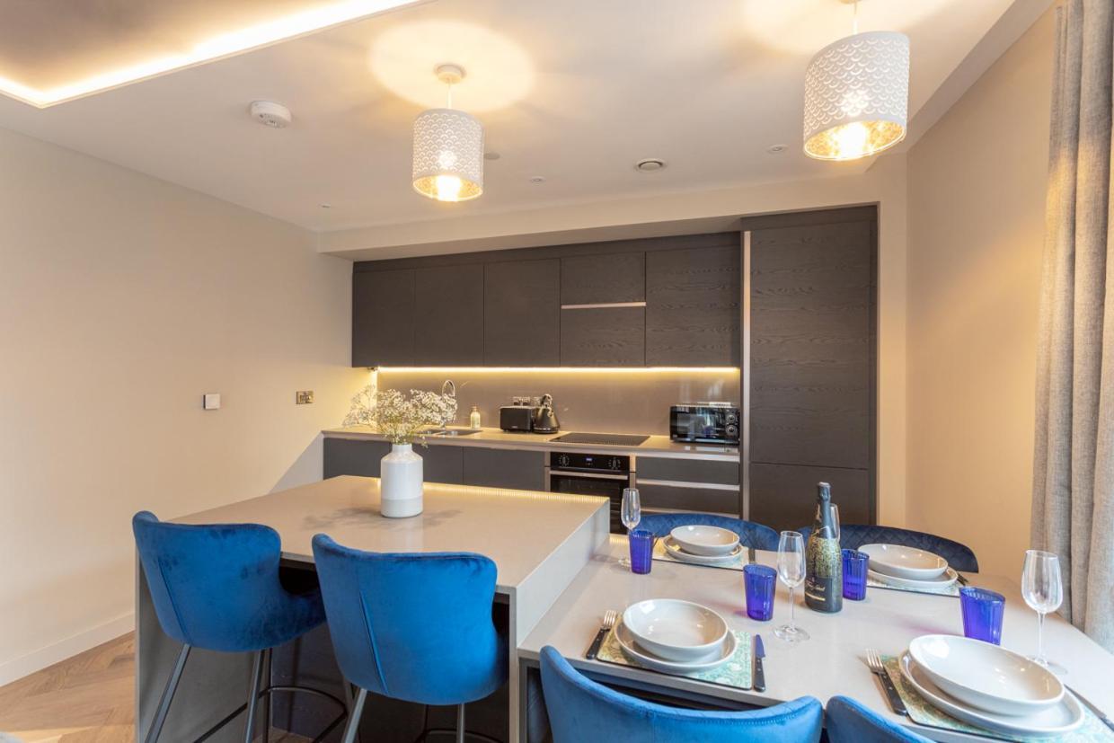 Luxury 2 Bedroom Apartment With Free Parking In The Heart Of ยอร์ค ภายนอก รูปภาพ