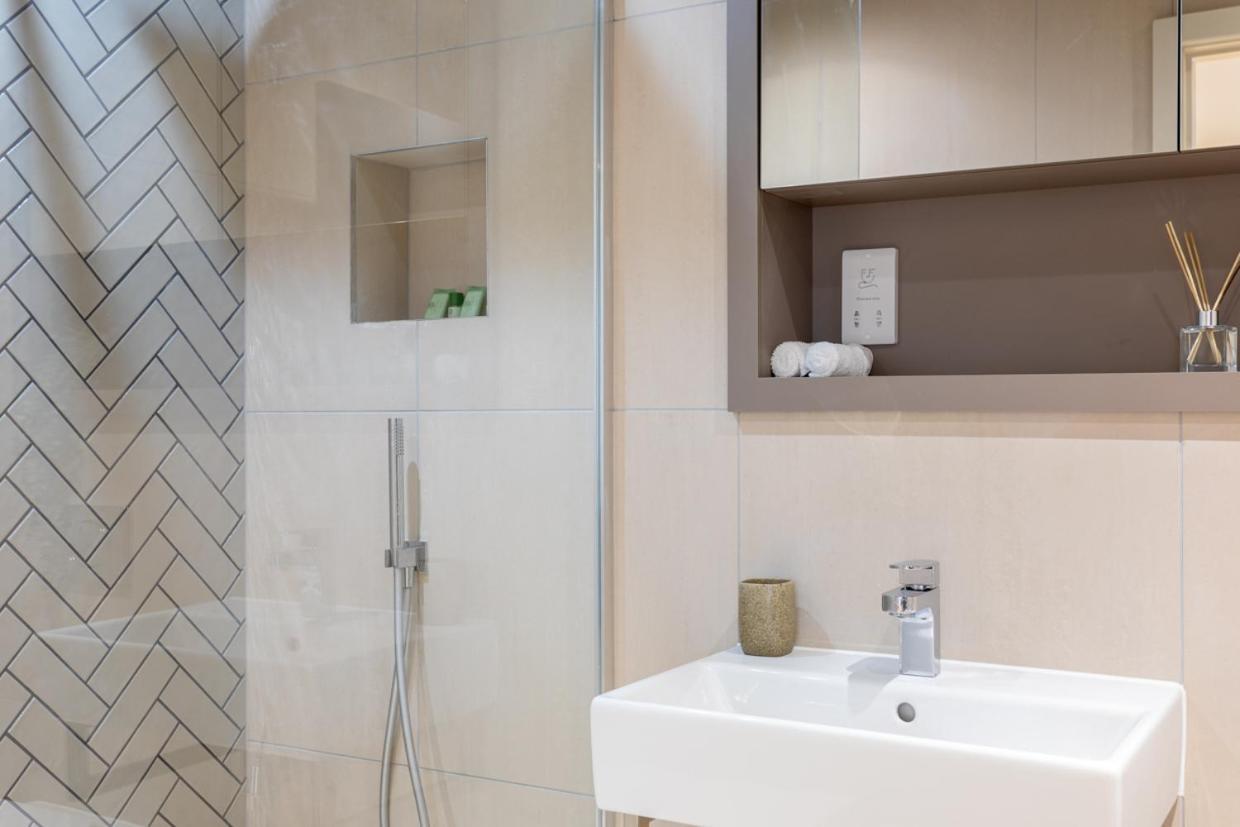 Luxury 2 Bedroom Apartment With Free Parking In The Heart Of ยอร์ค ภายนอก รูปภาพ